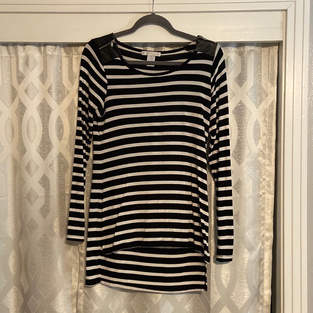 Black and white striped, Long Sleeves